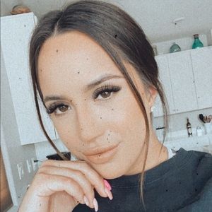 Meet your Posher, Daniella